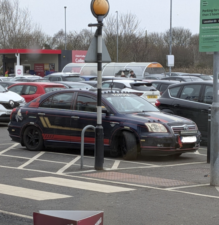 CKE Orden wine Click+Coller Colle NG Zone 2 TOYOTA 570UAL Parking for than 3 hours Location ID: 4 Pay with the Tourfarting Or pre-book in advance