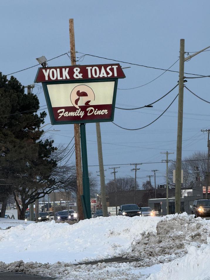 M YOLK & TOAST Family Diner HENTA JOR JED FROM Det k 27224 MICH 235 1 GRA TE KITC Rear 16