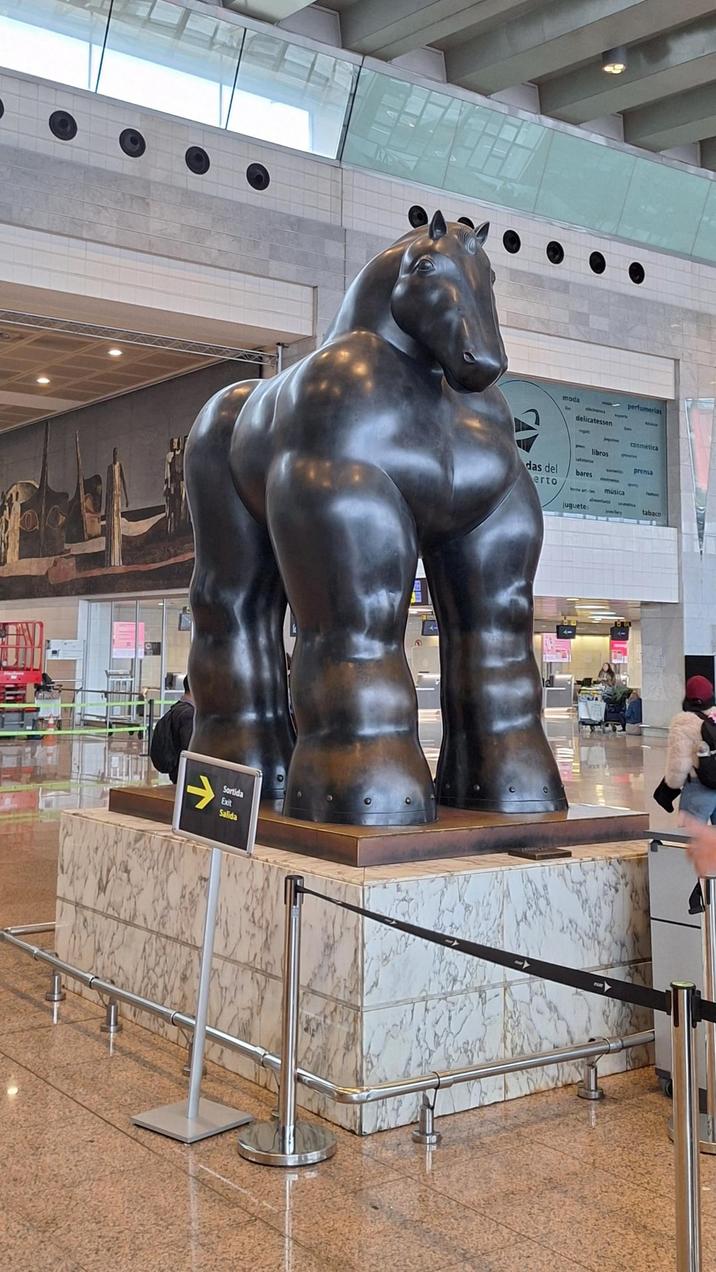 Sortida Exit Salida moda perfumerias delicatessen 1 cosmética das del erto libros abs bares prensa an des musica dimentats 2201 tabaco juguetes