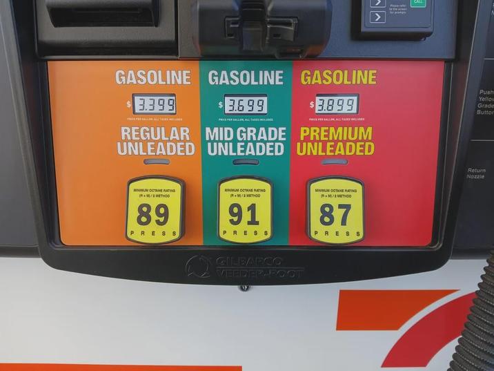 GASOLINE GASOLINE GASOLINE $3.399 $3.699 PRICE PER GALLON, ALL TAXES INCLUDED PRICE PER GALLON, ALL TAXES INCLUDED REGULAR MID GRADE $3.899 PRICE PER GALLON, ALL TAXES INCLUDED PREMIUM UNLEADED UNLEADED UNLEADED MINIMUM OCTANE RATING (R+M)/2 METHOD 89 PRESS MINIMUM OCTANE RATING (R+M)/2 METHOD 91 PRESS MINIMUM OCTANE RATING (R+M)/2 METHOD 87 PRESS GILBARCO VEEDER Please refer to the screen for prompt CALL Push Yellow Grade Button Return Nozzle