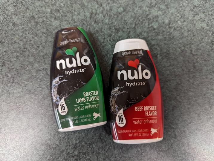 Upgrade Their H₂O! nulo hydrate™ Upgrade Their H 16 servings ROASTED LAMB FLAVOR water enhancer LIQUID TRE FOR DOGS POUR CHIENS Set 1.62 FL OZ (48 mL) nulo 16 hydrate™ servings BEEF BRISKET FLAVOR water enhancer LIQUID TREAT FOR DOGS | POUR CHIENS Net 1.62 FL OZ (48 mL)