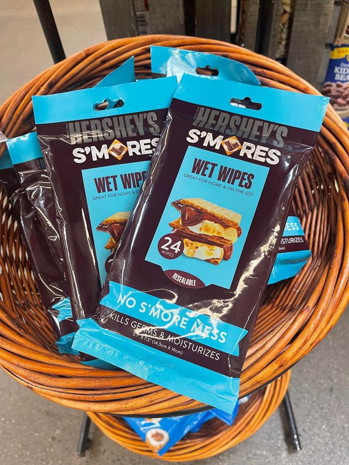 HERSHEY'S S'MORES WET WIPE GREAT FOR HOME & O HERSHEY'S S'MORES WET WIPES GREAT FOR HOME & ON THE GO! 24 WIPES RESEALABLE NO S'MORE MESS KILLS GERMS & MOISTURIZES 5.7 X 7.5" (14.5cm X 19cm) 10 KID BEA ESS STURIZES 9cm)