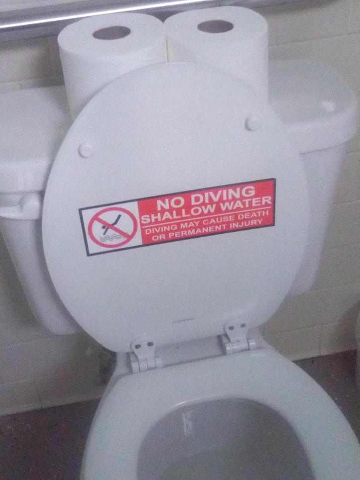 NO DIVING SHALLOW WATER DIVING MAY CAUSE DEATH OR PERMANENT INJURY