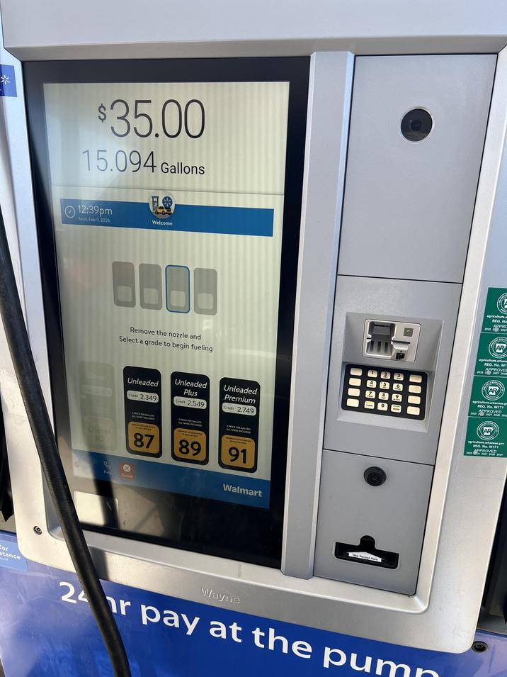 $35.00 15.094 Gallons 12:39pm Mon, Feb 9, 2026 Welcome Remove the nozzle and Select a grade to begin fueling Diesel Unleaded 2909 Credit 2.349 Unleaded Plus Credit 2.549 Unleaded Premium Credit 2.749 Diesel 82 X 87 89 Help Cancel agriculture.a REG. No APPRO AR agriculture.arkans REG. No. M1 APPROVEL AR agriculture.arkansas.g REG. No. M171 APPROVED SPRICE PER GALLON AR agriculture.arkansas.gov REG. No. M171 OVED 91 Walmart For stance Wayne 24 hr pay at the pum