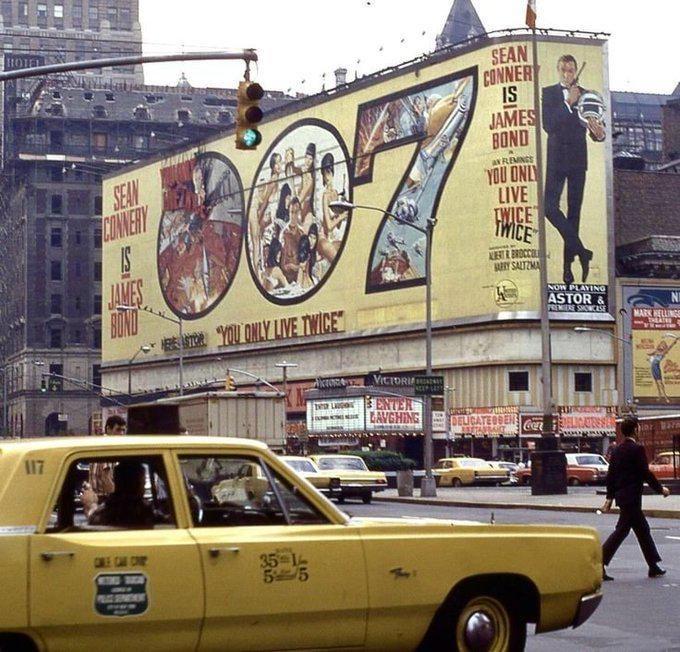 117 SEAN CONNERY JAMES BOND HERE STOR YOU ONLY LIVE TWICE VICTORIA Te Lo ENTER LAVGHING 35-16 55 SEAN CONNER IS JAMES BOND ANFLEMINGS YOU ONLY LIVE TWICE TWICE ARRY SALTZMA NOW PLAYING ASTOR & PREMIERE SHOWCASE DELICATEOBEN BESTARBAIT Coca EDELICATESSON MARK HELLINGE