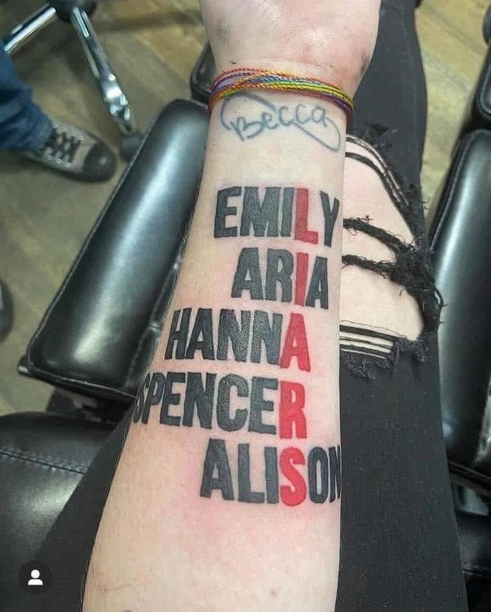 Весса EMILY ARIA HANNA PENCER ALISON