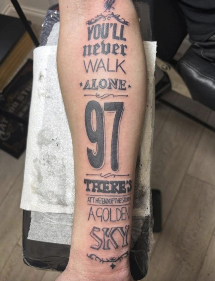 00 STU YOU'LL never WALK ALONE. 97 THERE'S ATTHEENDOFTHESTORY AGOLDEN SKY