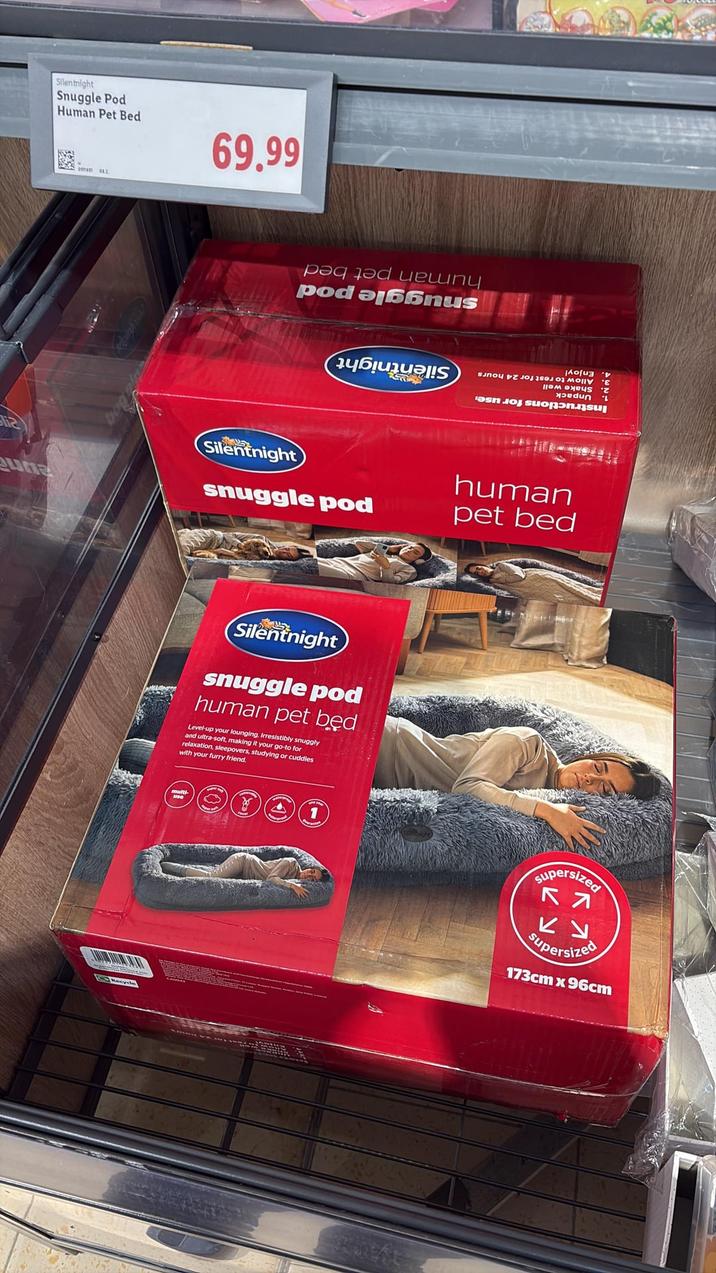 12 Silentnight Snuggle Pod Human Pet Bed 69.99 eme 042 zune human pet bed Snuggle pod Silentnight Instructions for use Shake well Unpack Allow to rest for 24 hours Enjoy! Silentnight snuggle pod Silentnight snuggle pod human pet bed Level-up your lounging. Irresistibly snuggly and ultra-soft, making it your go-to for relaxation, sleepovers, studying or cuddles with your furry friend. human pet bed supersized K Supersized 173cm x 96cm
