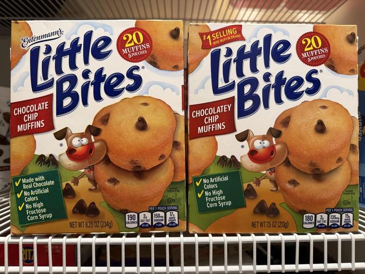 Entenmann's 20 MUFFINS 5 POUCHES Little Bites CHOCOLATE CHIP MUFFINS SELLING MINI MUFFIN BRAND 20 MUFFINS 5 POUCHES Little Bites CHOCOLATEY CHIP MUFFINS Made with Real Chocolate No Artificial Colors No High Fructose Corn Syrup ERANGED TO SHOW DETAL ⑩D No Artificial Colors No High Fructose Corn Syrup NET WT 75 OZ (213g) PER 1 POUCH SERVING 190 2 NET WT 8.25 OZ (234g) CALORIES SAT FAT 四國藥藥 150m ADDED SODIUM SUGARS 34% DV ENLARGED TO SHOW DETAL UD PER 1 POUCH SERVING 135mg 180 2 CALORIES SAT FAT 中藥藥 SODIUM
