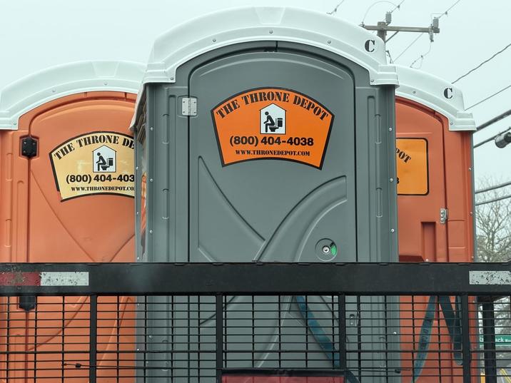 THE THRONE DE (800) 404-403 www.THRONEDEPOT.CO C THE THRONE DEPOT (800) 404-4038 www.THRONEDEPOT.COM POT