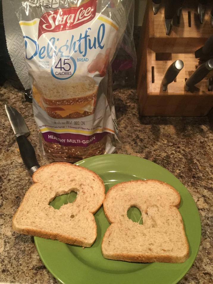 Shrafee Dehtful Serving So aces 45 CALORIES BREAD 17 DEC 24 No Hi Com Syrup 5 Grams of Fiber Per 2 HEALTHY MULTI-GRAIN