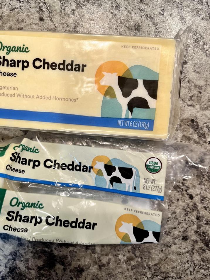Organic Sharp Cheddar heese getarian oduced Without Added Hormones* KEEP REFRIGERATED NET WT 6 OZ (170g) ganic Sharp Cheddar Cheese Organic Sharp Cheddar Cheese rian Produced Without Added USDA ORGANIC NET WT 802 (227g) KEEP REFRIGERATED