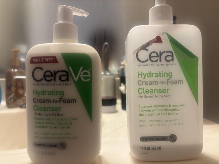 VALUE SIZE CeraVe DEVELOPED WITH DERMATOLOGISTS Hydrating Cream-to-Foam Cleanser For Normal to Dry Skin Cleanses, hydrates & removes makeup without disrupting the protective skin barrier With 3 essential ceramides. amino acides & hyaluronic acid REMOVES MAKEUP (473ml] Cera DEVELOPED WITH DERMATOLOGISTS Hydrating Cream-to-Foam Cleanser For Normal to Dry Skin Cleanses, hydrates & removes makeup without disrupting the protective skin barrier With 3 essential ceramides. amino acids & hyaluronic acid REMOVES MAKEUP 19 FL OZ (562 ml)