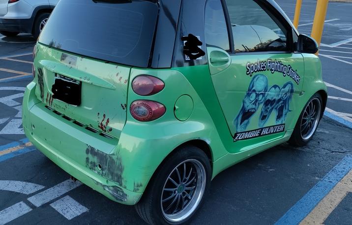 Spokes Hulfing Sidie ZOMBIE HUNTER