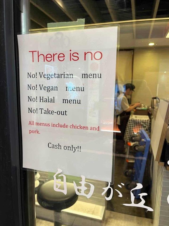 There is no No! Vegetarian menu No! Vegan menu No! Halal menu No! Take-out All menus include chicken and pork. Cash only!! 自由が丘