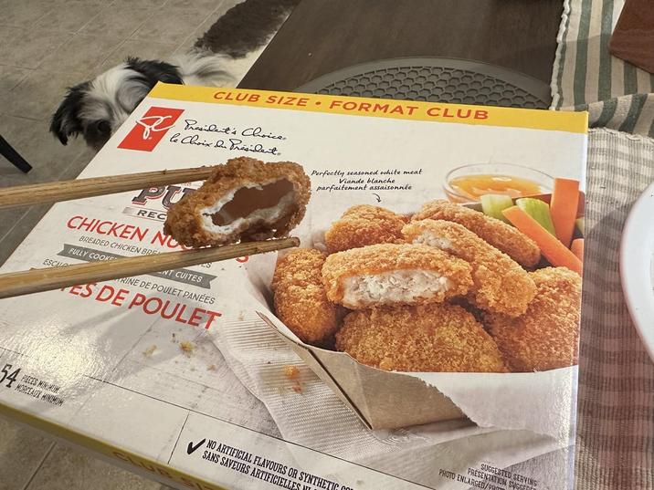 CLUB SIZE FORMAT CLUB President's Choice le Choix du Président. Perfectly seasoned white meat Viande blanche parfaitement assaisonnée REC CHICKEN NO ESCALO BREADED CHICKEN BRE FULLY COOKE NT CUITES RINE DE POULET PANÉES ES DE POULET 54 PEAUX HIMUM PIECES MINIMUM NO ARTIFICIAL FLAVOURS OR SYNTHETIC SANS SAVEURS ARTIFICIELLES SUGGESTED SERVING PRESENTATION SUGGE PHOTO ENLARGED/PU