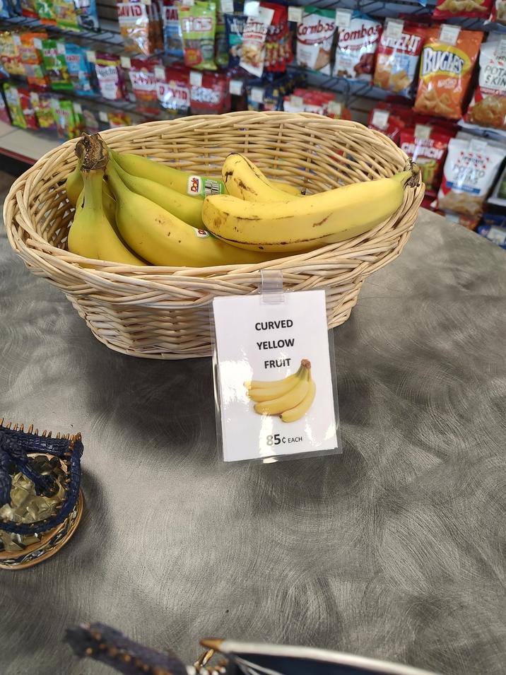 Разво AVID פניציל. CURVED YELLOW FRUIT 85¢ C EACH Combos Combos ZEZAT BUGLES POT SKIN