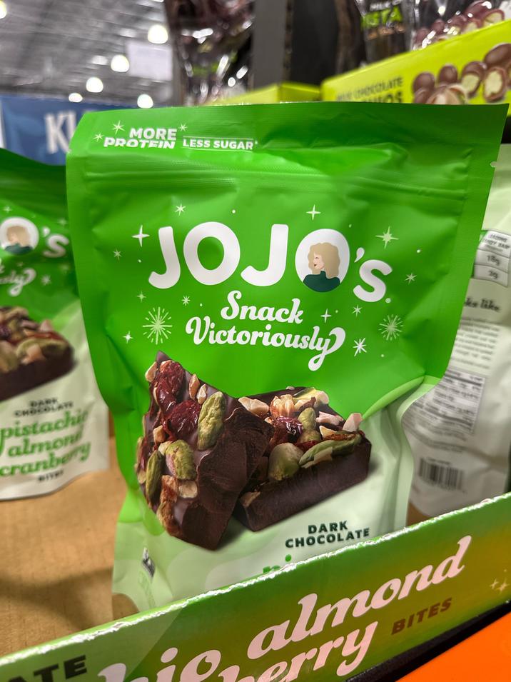 ly KV * MORE *PROTEIN LESS SUGAR CHOCOLATE 's DARK CHOCOLATE pistachi almon cranbery JOJO'S Snack Victoriously HOY BAR 189 19 ks like TE DARK CHOCOLATE almond rry BITES