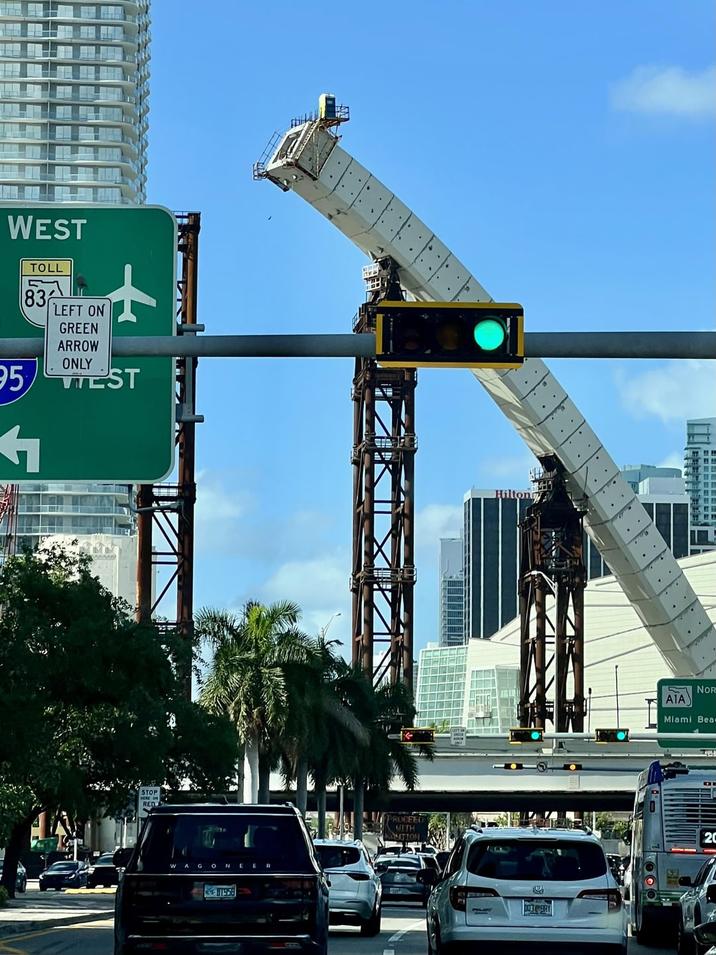 WEST 95 TOLL 83 LEFT ON GREEN ARROW ONLY WEST WAGONEER 87958 PROCEED WITH TION Hilton 003 BAY ΑΙΑ NOR Miami Bea 20