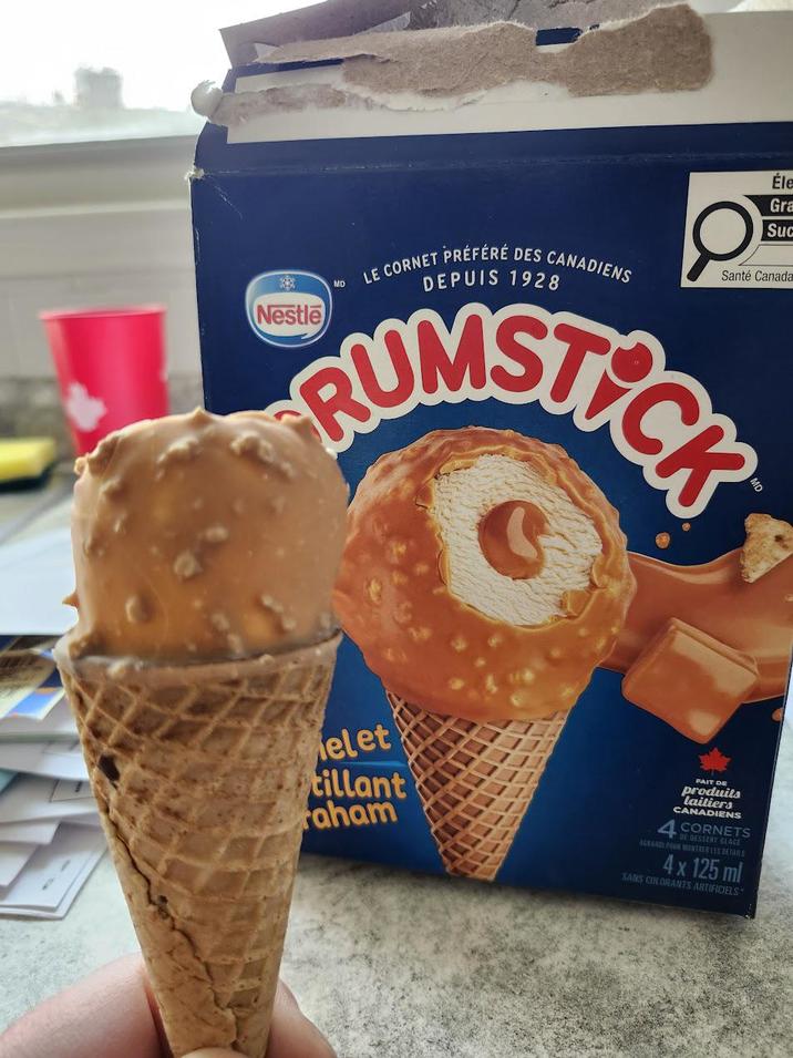 Éle Gra Suc LE CORNET PRÉFÉRÉ DEPUIS 1928 DES CANADIENS Nestle Santé Canada RUMSTYCK MO elet tillant raham FAIT DE produits laitiers CANADIENS CORNETS DE BESSERT GLACE AGRANDI POUR MONTRER LES DETAILS 4 x 125 ml SANS COLORANTS ARTIFICIELS"