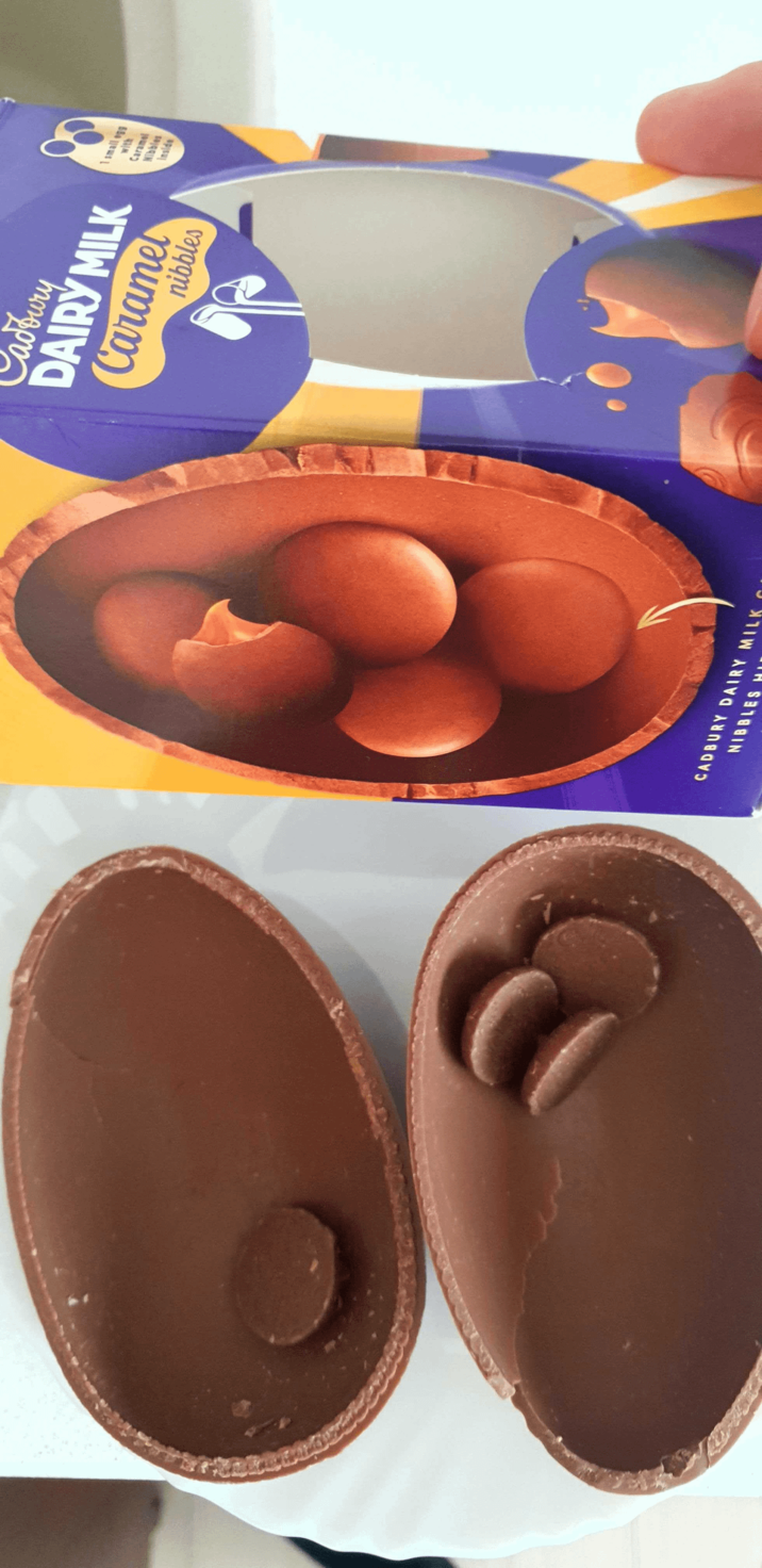 Уабвичи DAIRY MILK Caramel nibbles 1 small egg with Caramel IN CADBURY DAIRY MILK NIBBLES