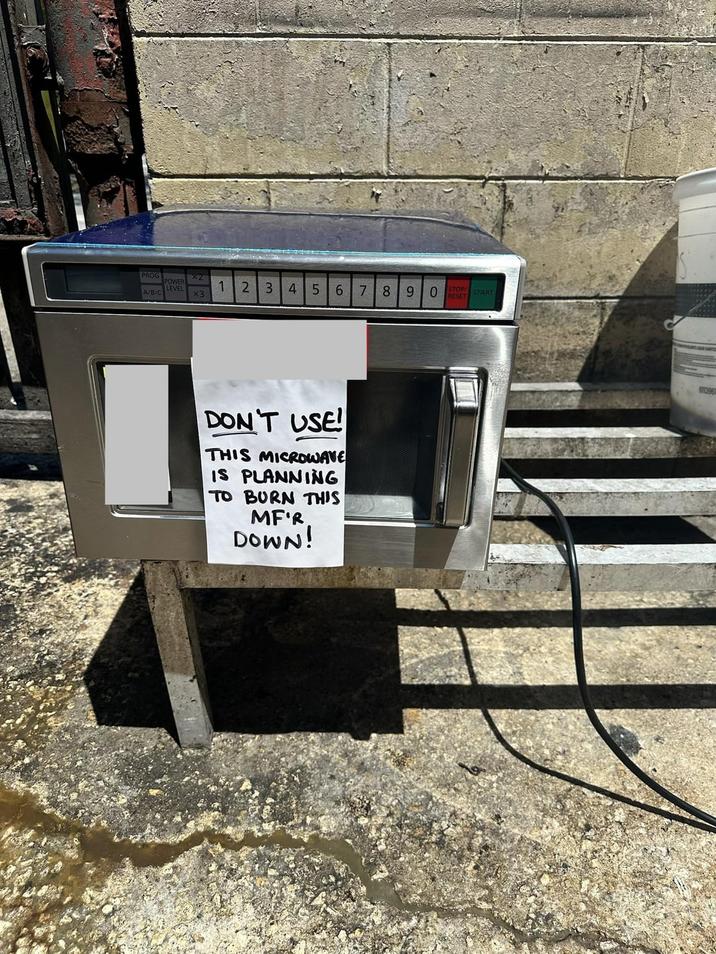 PROG A/B/C POWER LEVEL X2 1 2 3 4 5 X3 6 7 89 0 STOP START RESET DON'T USE! THIS MICROWAVE IS PLANNING TO BURN THIS MF'R DOWN! 611396