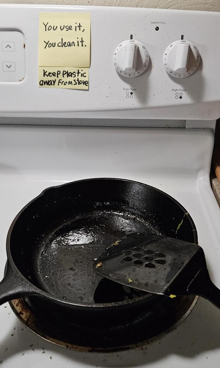 ^ You use it, You clean it. HI. OFF ELEMENT ON 8 HI Keep Plastic away from stove Right Rear OO G Right Front OFF