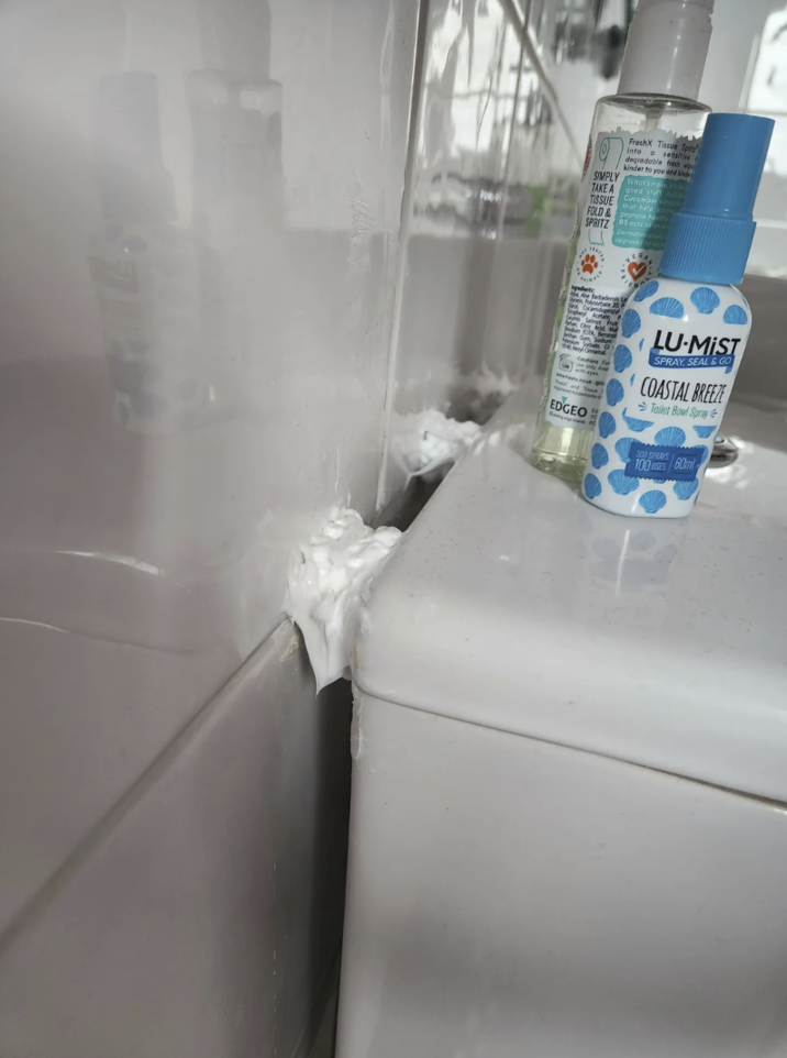 FreshX Tissue Spitz into a sensitive degradable fresh wipe kinder to you and kind SIMPLY What's more, it's leed TAKE A good stuff includin TISSUE Cucumber ch that help ch FOLD & promote healt SPRITZ 85 acts as on Dermatololy pedent Natadens Cocamidopropy Care Acid Mal ey Cinnamal and Taxe EDGEO LU-MIST SPRAY, SEAL & GO COASTAL BREEZE → Toilet Bowl Spray 300 SPRAYS 100 USES 60ml