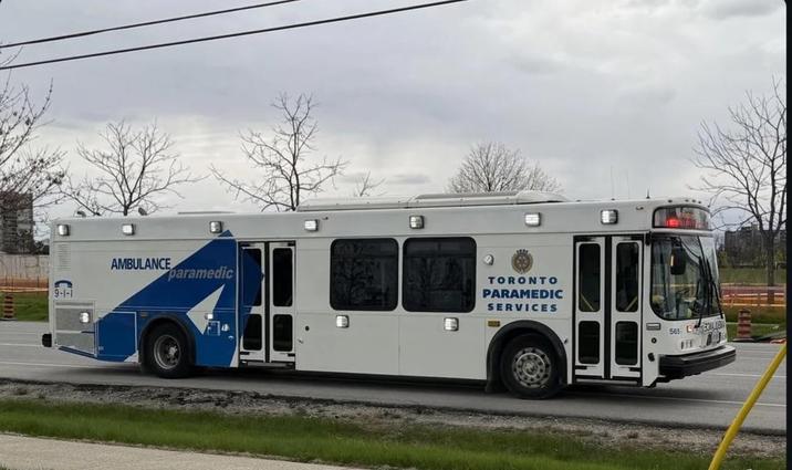 9-1-1 AMBULANCE paramedic TORONTO PARAMEDIC SERVICES 565 38