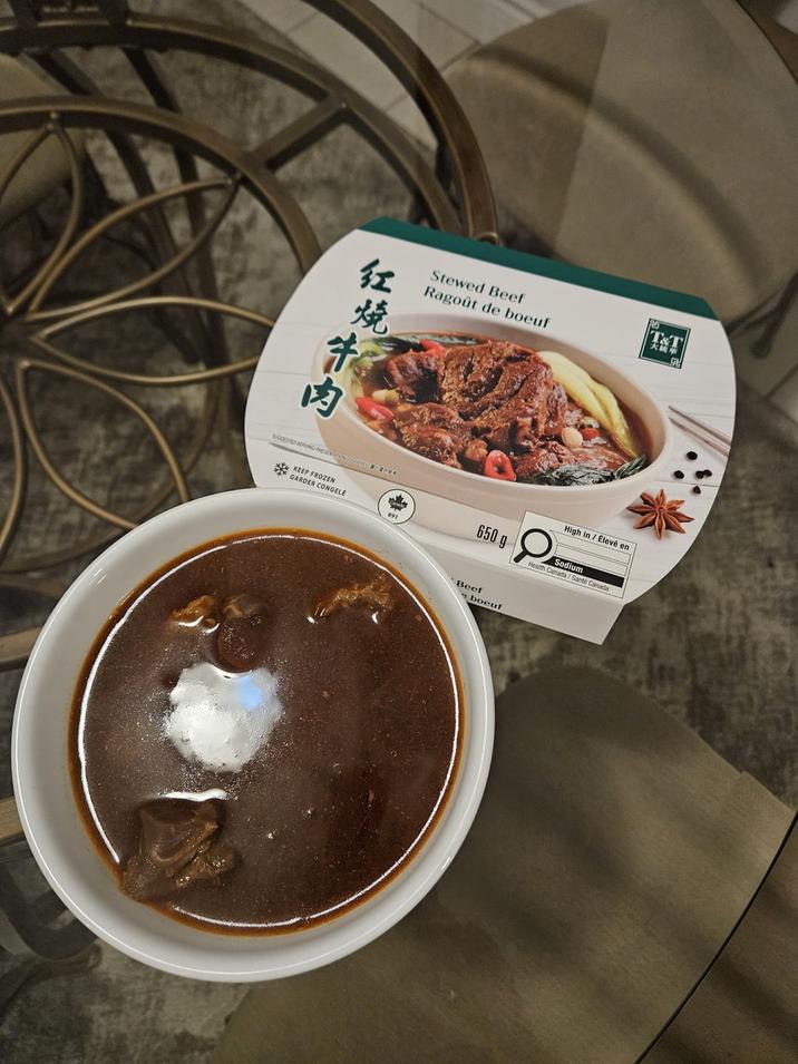 红 紅燒牛肉 SUGGESTED SERVING PRESENTATIONS KEEP FROZEN Stewed Beef Ragoût de boeuf GARDER CONGELE 891 High in / Elevé en 650.ggp Sodium Health Canada / Santé Canada Beef boeuf