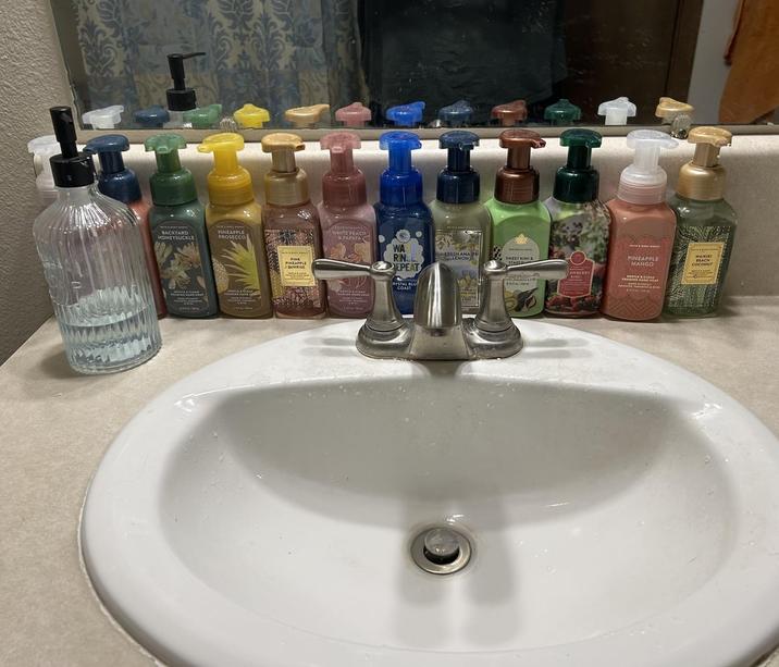 BACKYARD HONEYSUCKLE PINEAPPLE PROSECCO PINK SUNRISE WHITE PEACH & PAPAYA WA RINSE EPEAT FRESH AMALF LEMON SWEET KIWI & STARE RYSTAL BLUE COAST PINEAPPLE MANGO WAIKIK BEACH COCONUT AWBERRY SENILE & C