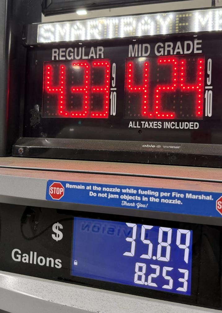 SMARTPAYE REGULAR MI MID GRADE ALL TAXES INCLUDED able www STOP Remain at the nozzle while fueling per Fire Marshal. Do not jam objects in the nozzle. Thank You! $ Gallons Malaiv 3589 8.253 S