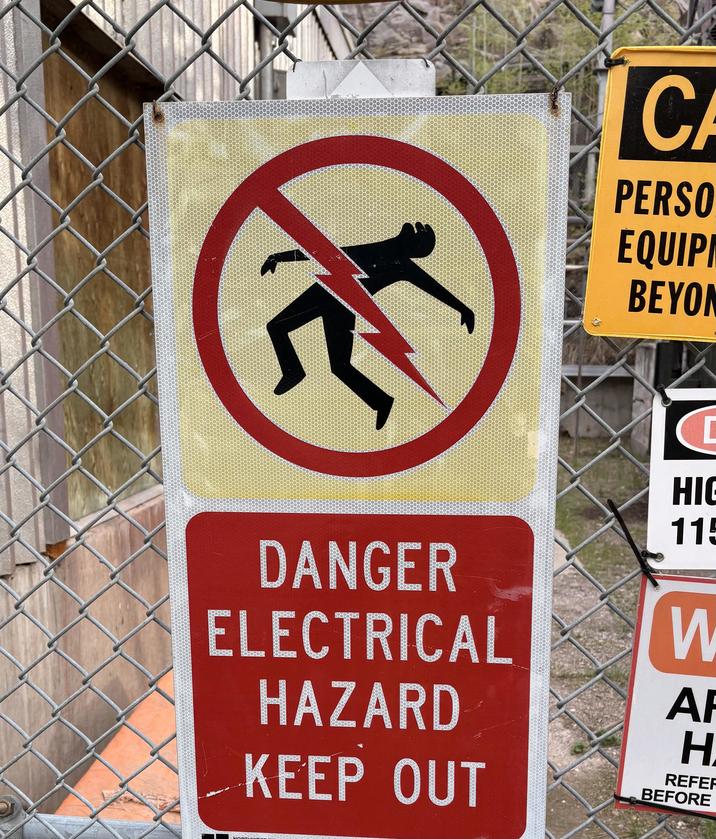 CA PERSO EQUIPI BEYON S DANGER ELECTRICAL HAZARD KEEP OUT HIQ 115 W A H REFER BEFORE NORTH BAIN