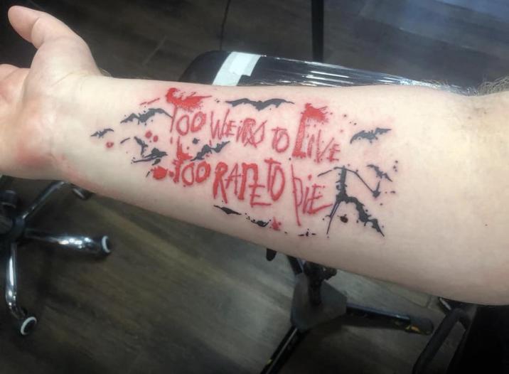 HOO WEARS TO LIVE BORATED DIE