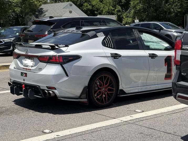 wwB CC BECAUSE PACECAR 11741 KLT
