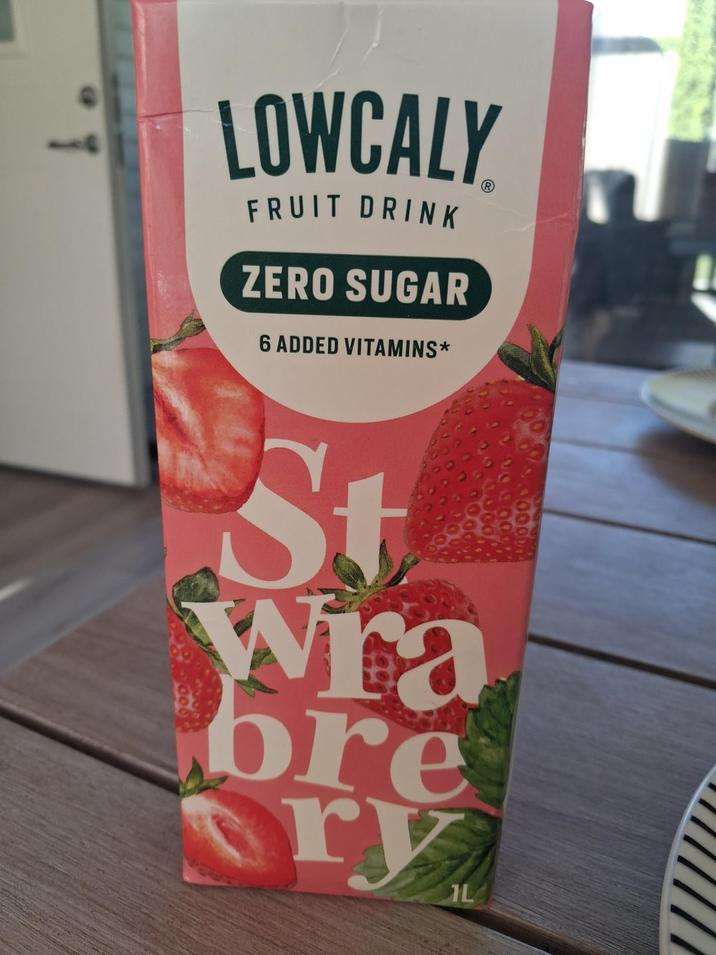 LOWCALY FRUIT DRINK ZERO SUGAR 6 ADDED VITAMINS* St Wra bre ry 1L
