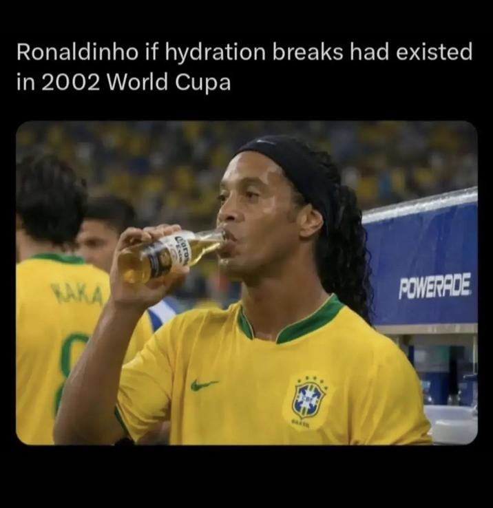 Ronaldinho if hydration breaks had existed in 2002 World Cupa KAKA SHA POWERADE