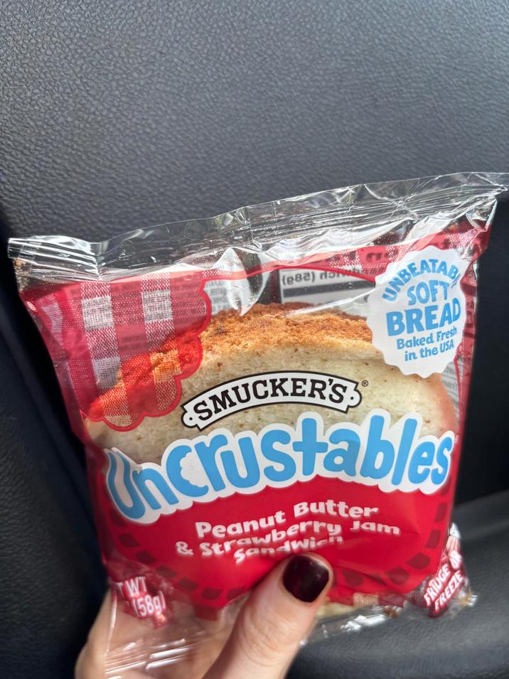 STALA RSTA (882) dar SMUCKER'S Ⓡ UNBEATAB SOFT BREAD Baked Fresh in the USA Uncrustables TWT (58g) & Butter Peanut Strawberry SendWien Jam FRIDGE FREEZE