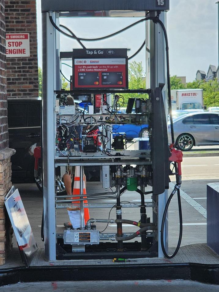 10 SMOKING STOP ENGINE CIBCO Tap & Go Costco Get 3% cash back on this fill up with a CIBC Costco Mastercard CIBCO 25 CIBCO 55 15 BRISTOL