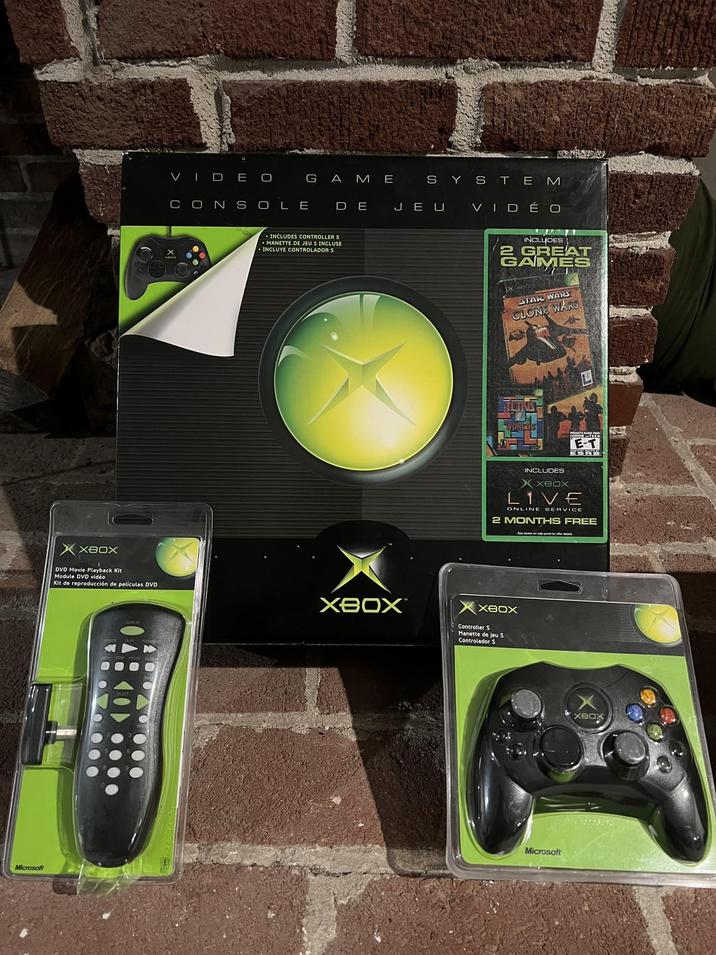 Microsoft VIDEO CONSOLE GAME DE .INCLUDES CONTROLLER S MANETTE DE JEU S INCLUSE INCLUYE CONTROLADOR S SYSTEM JEU VIDÉO INCLUDES 2 GREAT GAMES STAR WARS CLONE WARS TETRIS E-T INCLUDES Xxeox LIVE ONLINE SERVICE 2 MONTHS FREE XXBOX DVD Movie Playback Kit Module DVD vidéo Kit de reproducción de peliculas DVD XBOX XBOX Controller S Manette de jeu S Controlador S Microsoft XBOX