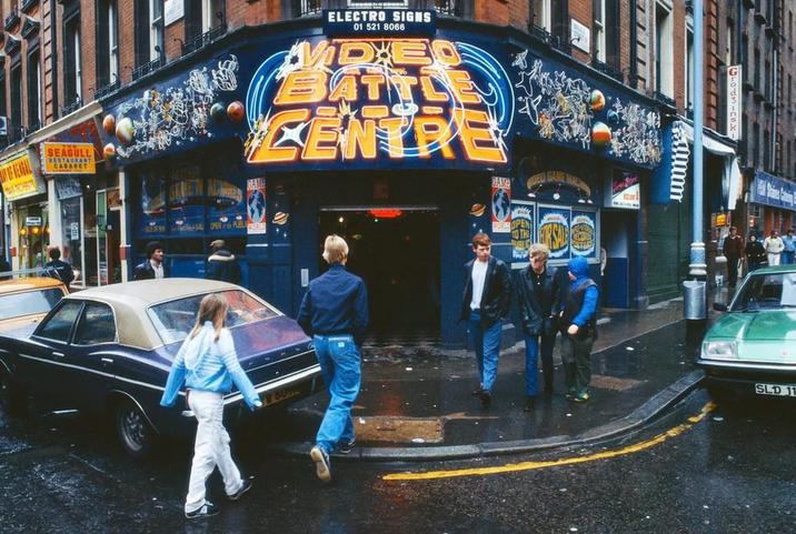 SEAGULL CABARET BATHR ELECTRO SIGNS 01 521 8066 VDE CENTRE USTERS SLD 11