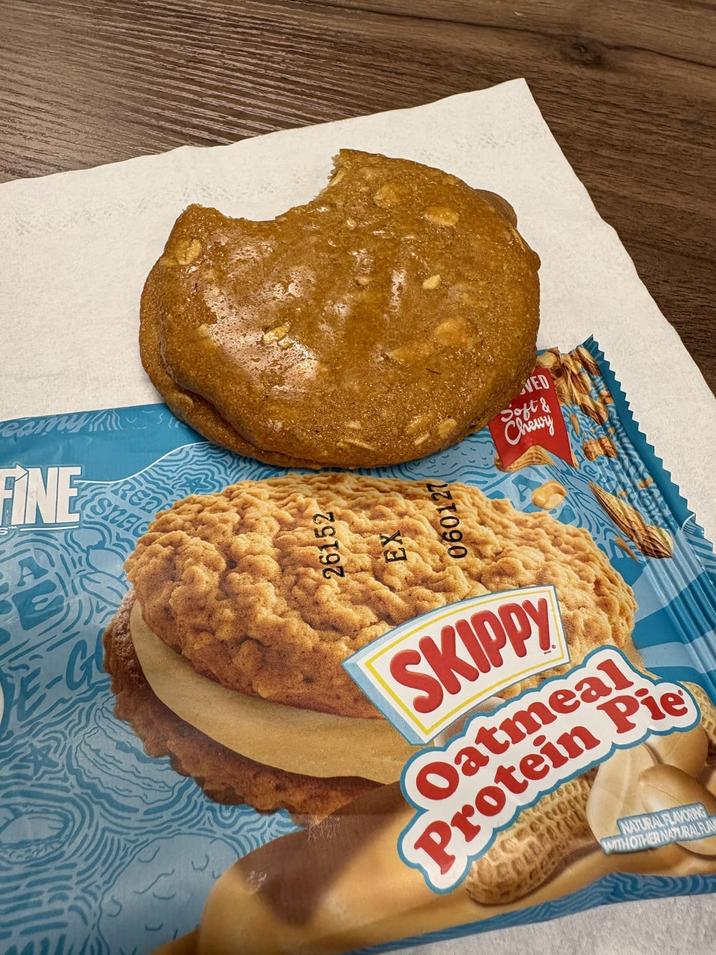 RED SNAC eamy FINE E-G 26152 EX 060127 VED Soft & Chewy SKIPPY Oatmeal Protein Pie NATURAL FLAVORING WITH OTHER NATURAL FLAV
