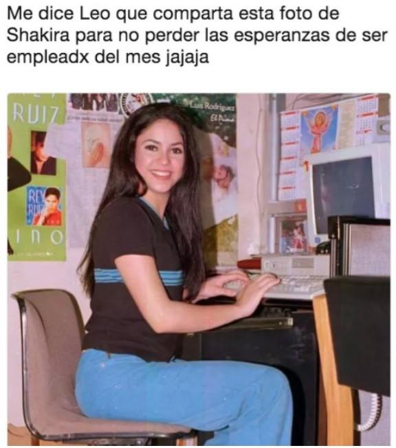 Translation: Leo tells me he's sharing this photo of Shakira so he doesn't lose hope of becoming Employee of the Month.