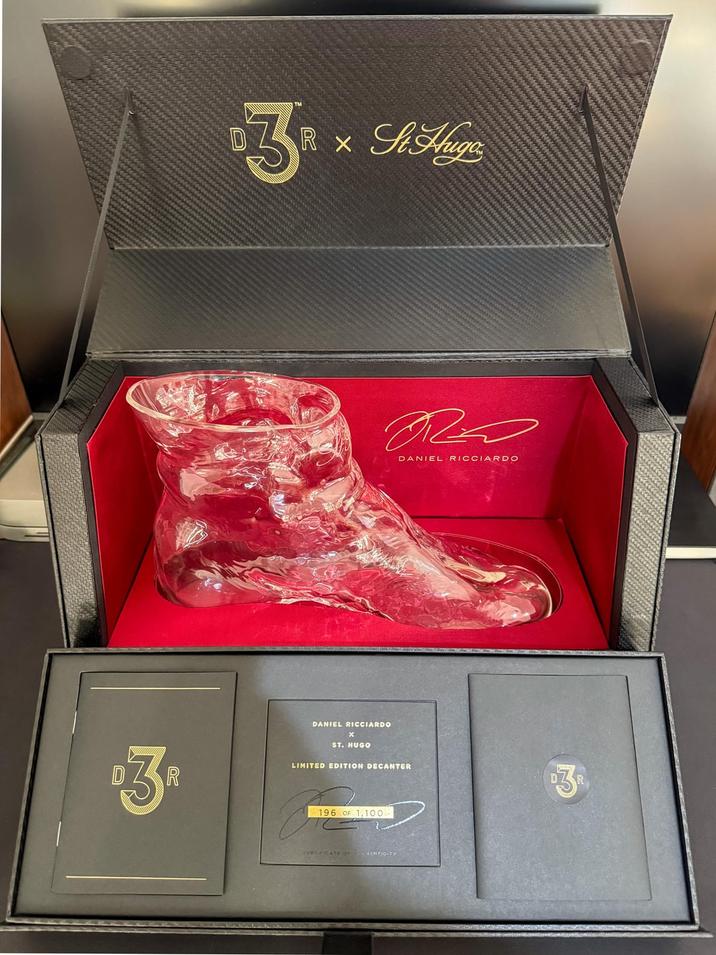 3 DZR X St. Hips Huge PRE DANIEL RICCIARDO 3R DANIEL RICCIARDO x ST. HUGO LIMITED EDITION DECANTER 196 OF 1,100 CERTIFICATE OF MANFICITY