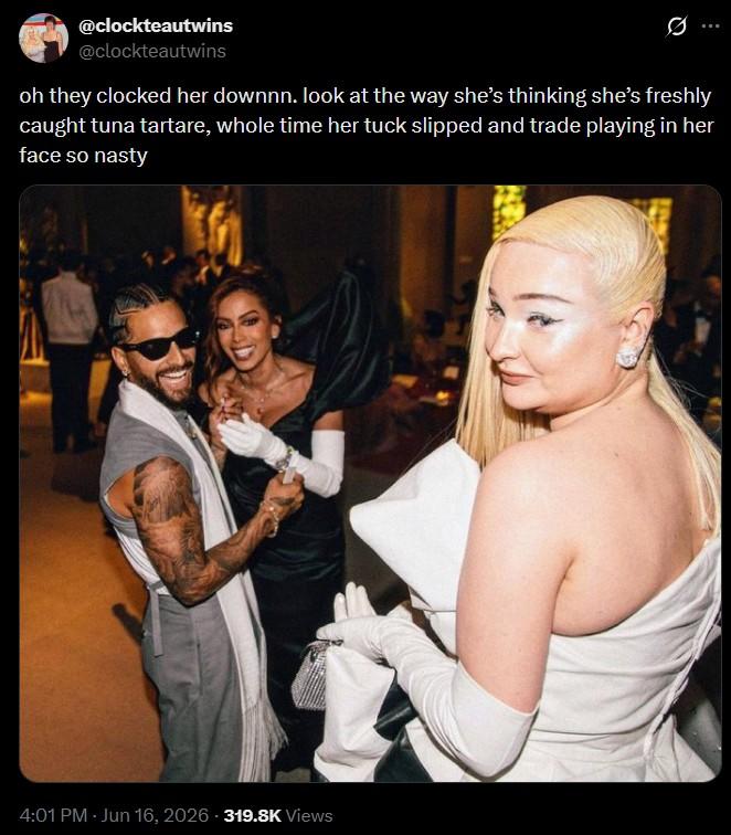 @clockteautwins @clockteautwins oh they clocked her downnn. look at the way she's thinking she's freshly caught tuna tartare, whole time her tuck slipped and trade playing in her face so nasty 4:01 PM - Jun 16, 2026 - 319.8K Views