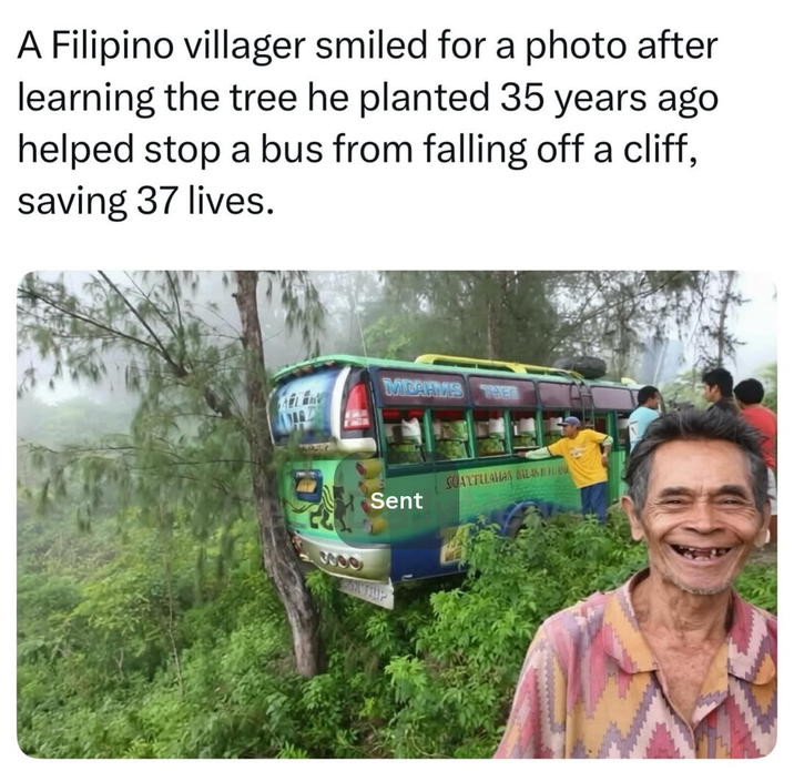 A Filipino villager smiled for a photo after learning the tree he planted 35 years ago helped stop a bus from falling off a cliff, saving 37 lives. MDAHMS THE Sent 1830 CONTRIP SOAXELLAMAN BALAMILL