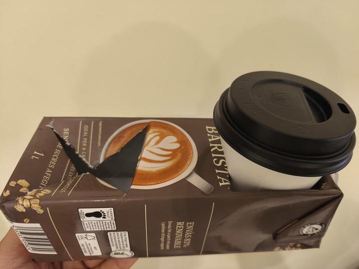 BARISTA ENVAS 83% RENOVABLE Envas fet a partir de paper i polimer d'origen ve IDEAL PER A CA SEN ES EXTREMOSOS SE SUCRES AFEGIT 1L CARBON TRUST Ba d'orger puestam prove de carne de su de product sande FSC