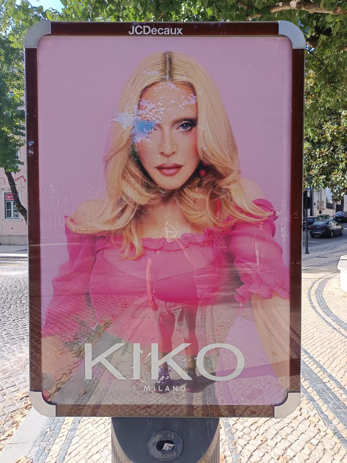 JCDecaux KIKO MILANO E PIL AS USADAS BIEN 76-778 28820