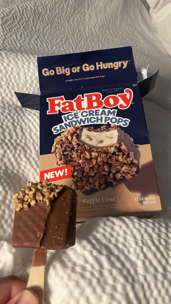 Go Big or Go Hungry 4-Waffle Cone Ice Cream Sandwich Pops THICK 'N CREAMY SINCE 1925 FatBoy SANDWICH POPS ICE CREAM UD NEW! Waffle Cone A vanilla ice cream sandwich with caramel swirl dipped in chocolaty coating and rolled in waffle cone pieces 4-3.5 FLOZ. BARS (103 mL) 14 FLOZ. (414 mL)