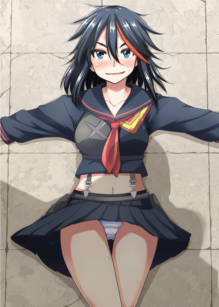 服 を 脱げ